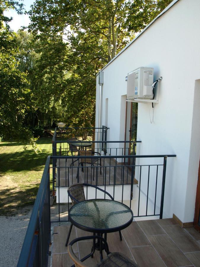 Bed and Breakfast Garden Club Panzió Balatonmáriafürdő Exterior foto