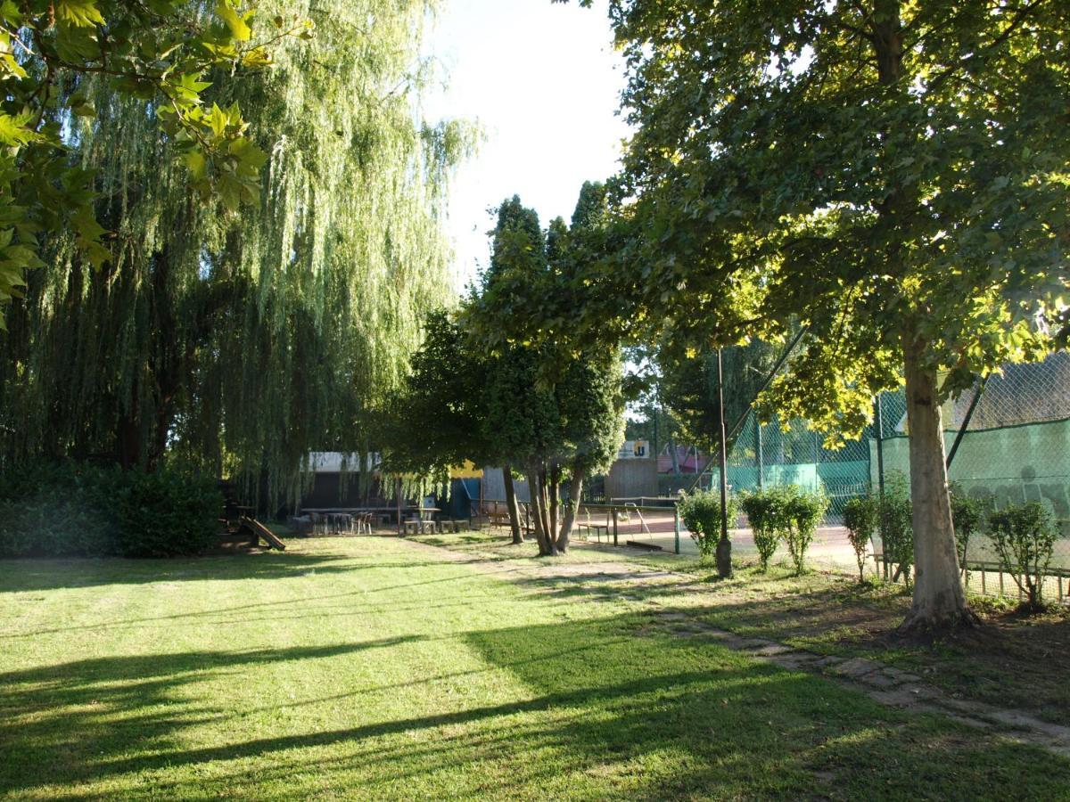 Bed and Breakfast Garden Club Panzió Balatonmáriafürdő Exterior foto